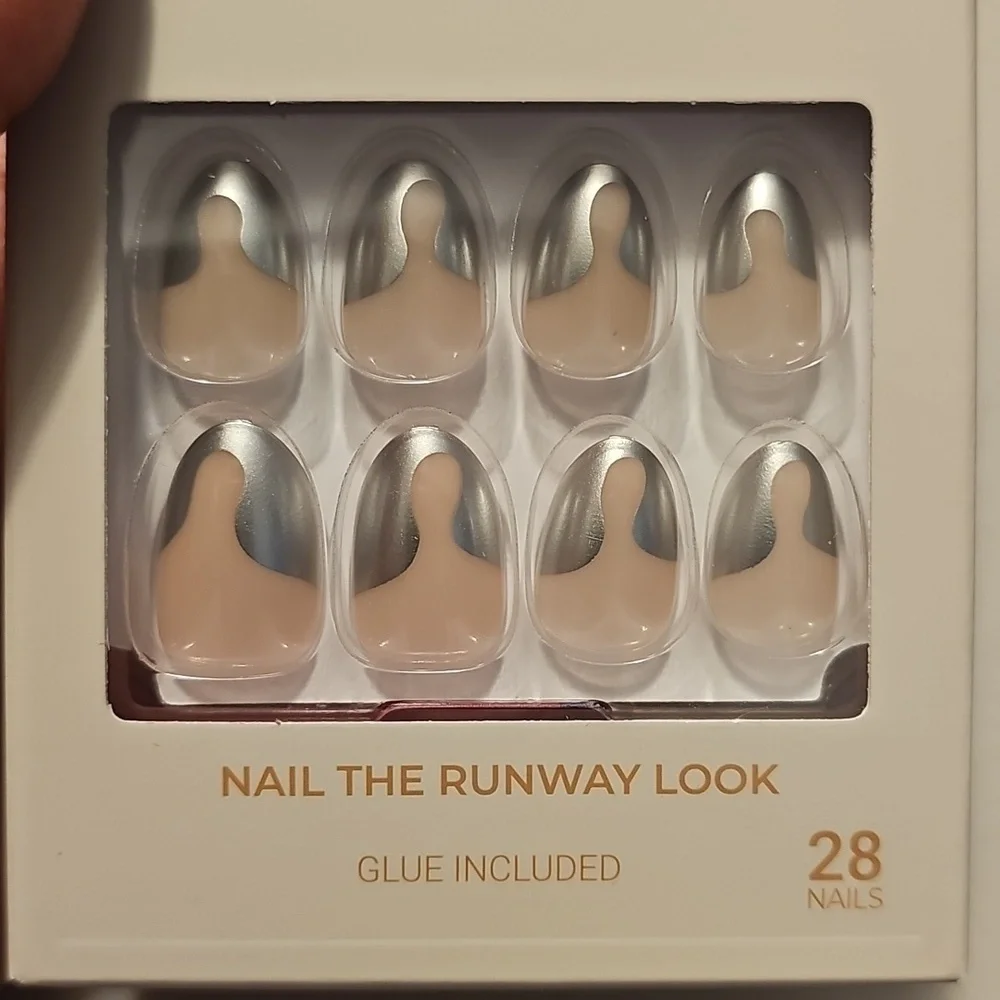 Limited Edition Prabal Grunge X Kiss Nails•28 Nails•Glue Included